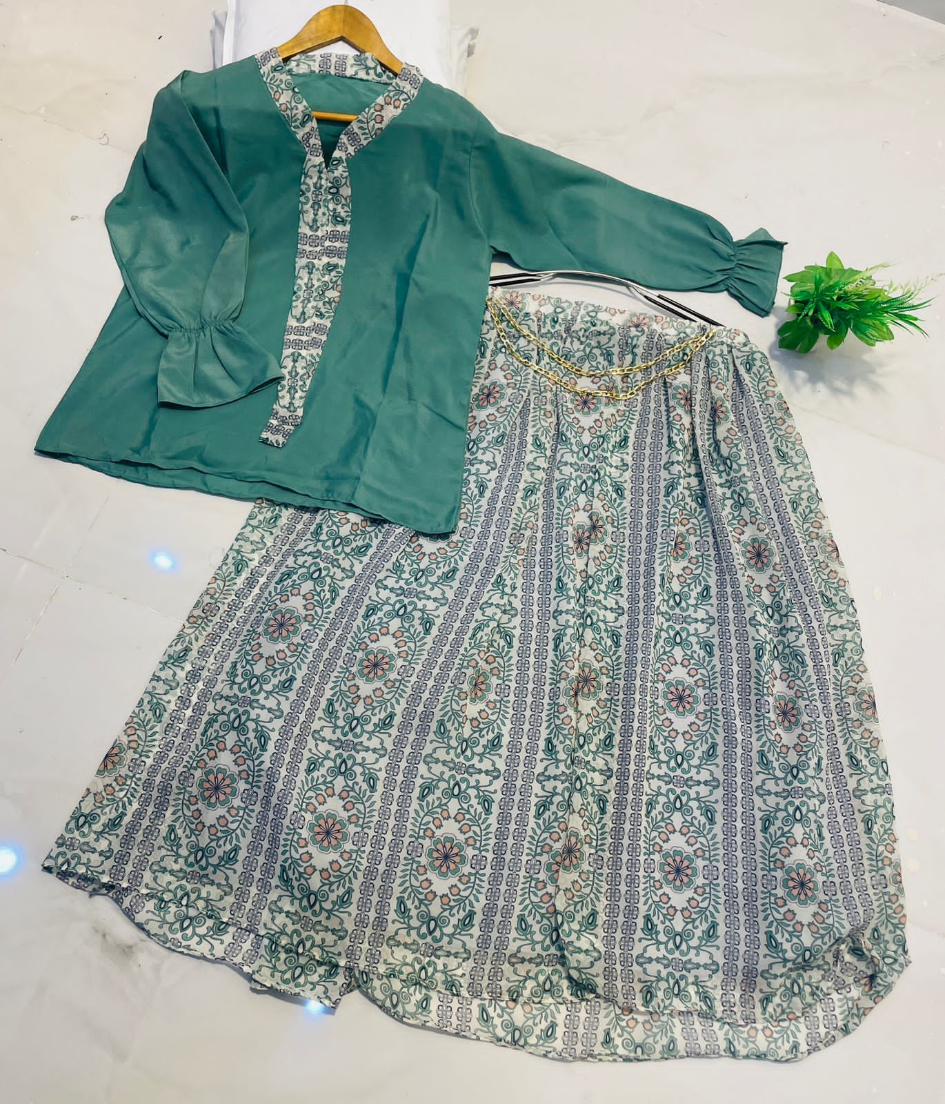 Western Top, Shifon Gharara